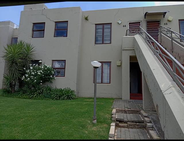 2 BEDROOM SECTIONAL TITLE TO LET IN LYNDHURST